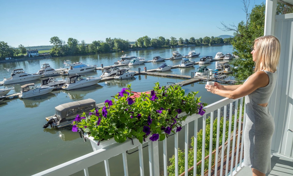 Saint-Marc-sur-Richelieu Hotel | Auberge Handfield