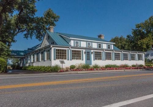 Saint-Marc-sur-Richelieu Hotel | Auberge Handfield et Spa