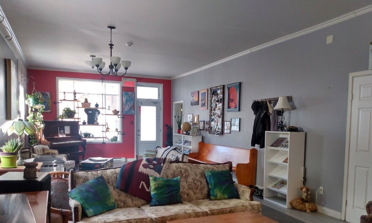 Charny Hostel | Auberge Jeunesse à Loulou - Double Private Room #A3 with Private Washroom