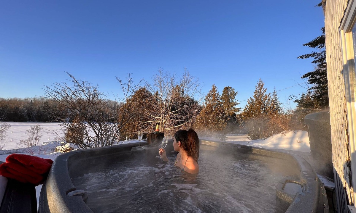 Saint-Hippolyte Bed & Breakfast | Auberge Lac du Pin Rouge