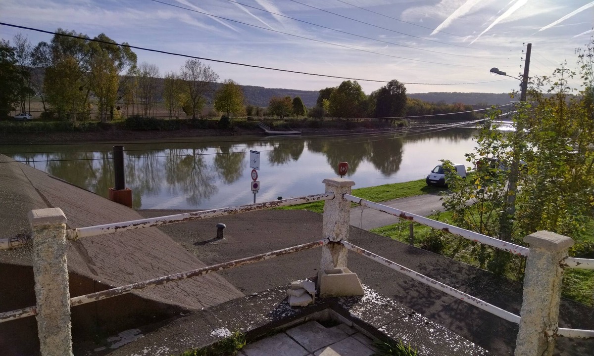 Crouttes-sur-Marne Apartment | Auberge Le Bac