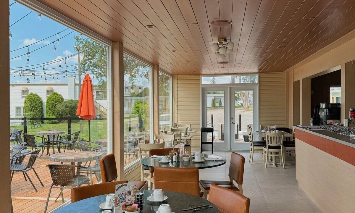 Chicoutimi Hotel | Auberge Le Parasol