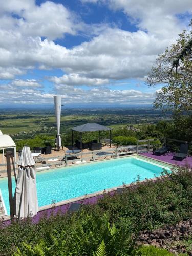 Chenas Hotel | Auberge Les Hauts De Chenas