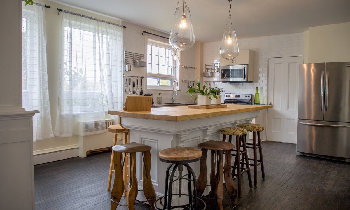 Jonquiere House | Auberge Québe Issime
