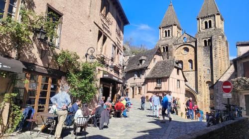 Conques Hotel | Auberge Saint Jacques