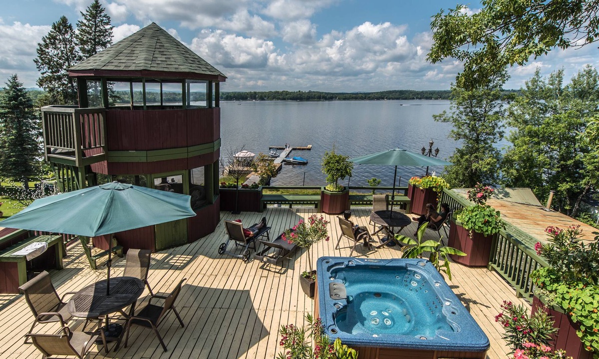 Nominingue Hotel | Auberge Villa Bellerive