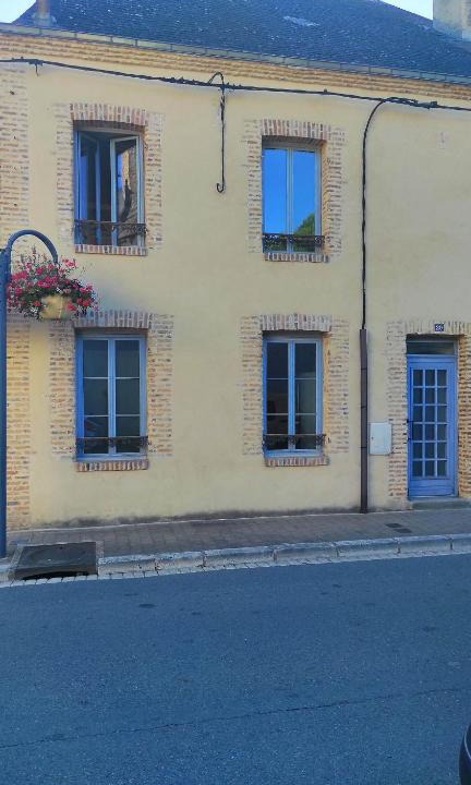 Aubigny-sur-Nere Apartment | AUBIGNY appartement centre ville 1e étage