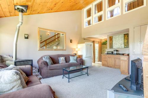 North Auburn House | Auburn Cottage w/Patios & Garden - 3 Mi to Town!