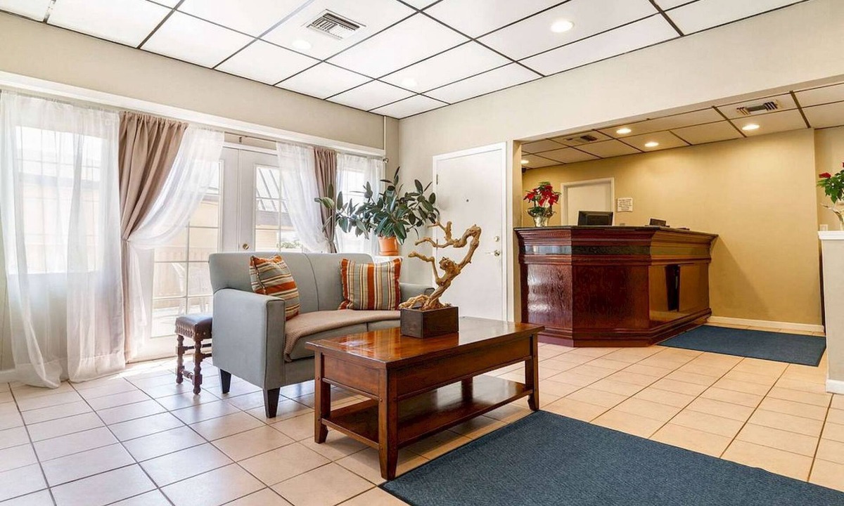 North Auburn Hotel | Auburn House Hotel