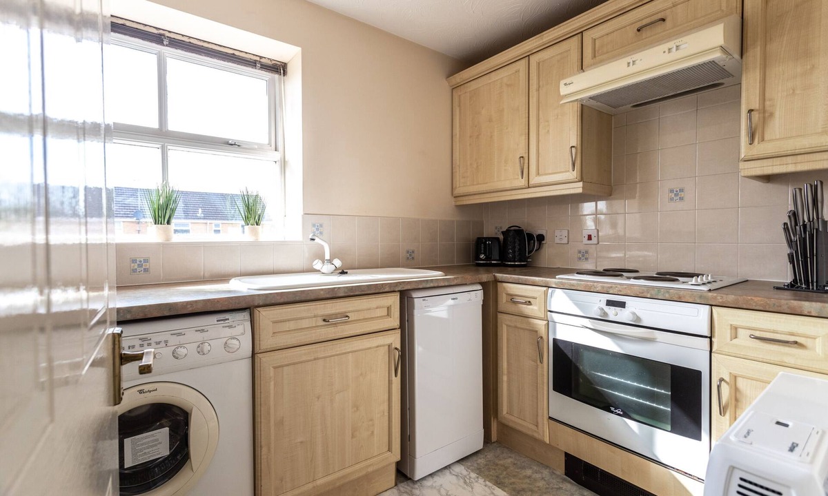 Swindon Apartment | August Discount - Long Stay - Contractors