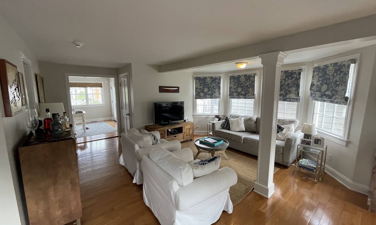 Rowayton House | August Rental! - Rowayton house steps away from private beach