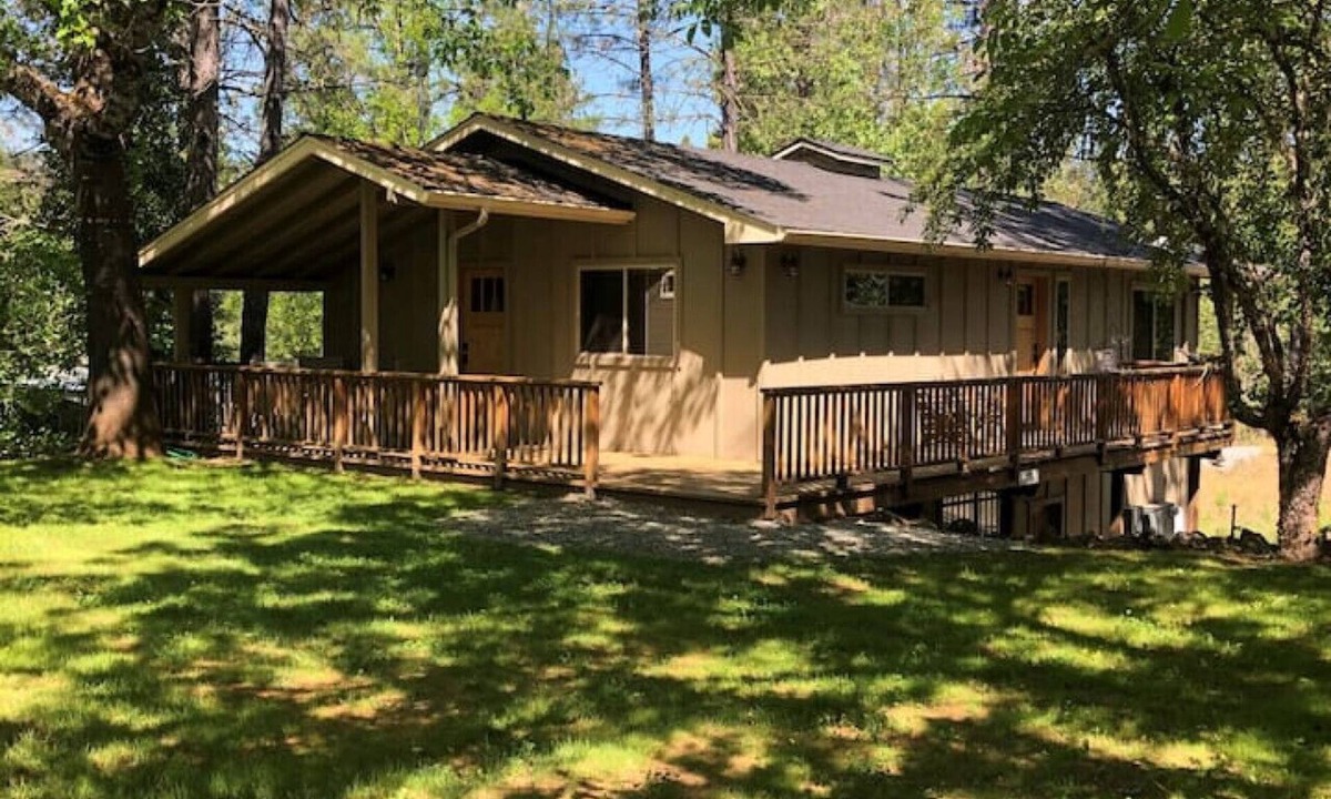 Cave Junction Cabin | Augustino Vineyard Winery Cabin Cave Junction