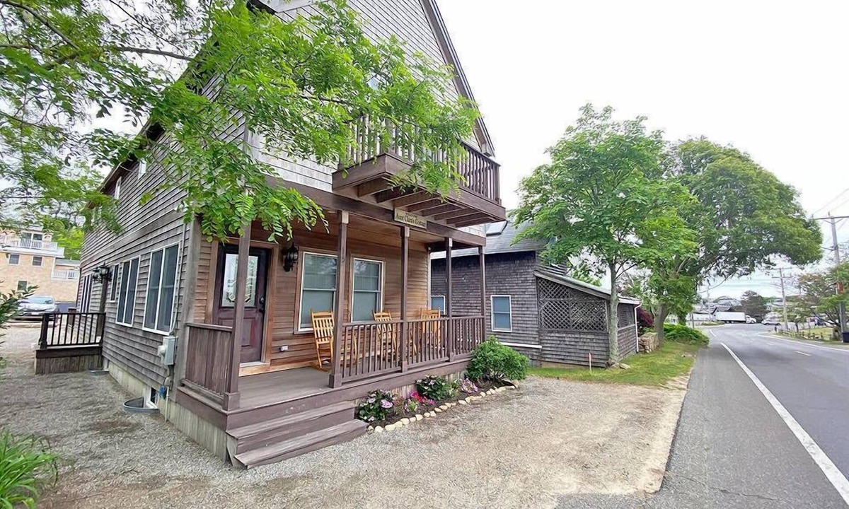 Oak Bluffs Cottage | Aunt Clara's Cottage ~ Your Beautiful Island Home!