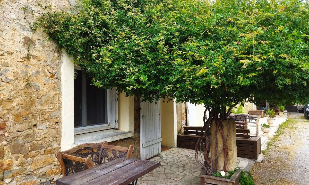 Le Somail House | Aur blan