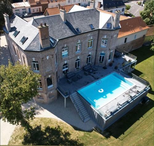 Picquigny House | Aura Castle