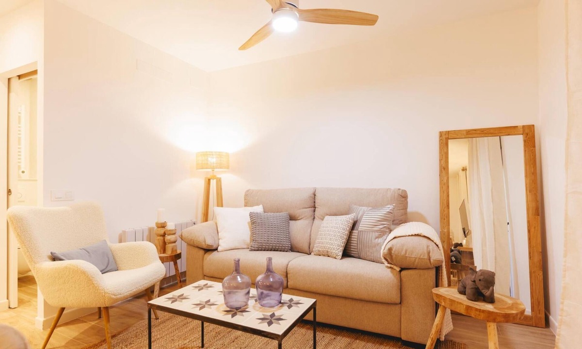 Old Town Apartment | Auriga - Holiday Apartment Rental Girona | Bravissimo