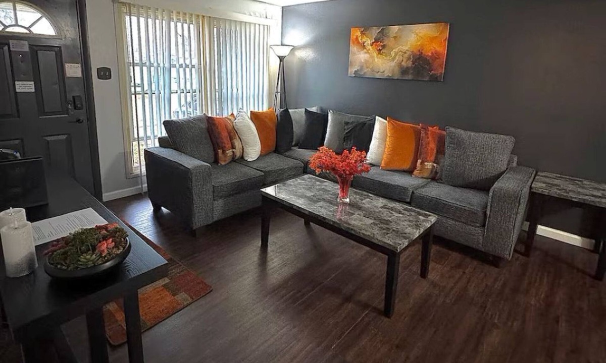 Jennings House | Aurora Adobe in St. Louis Tremendous 3Bedroom House with AC