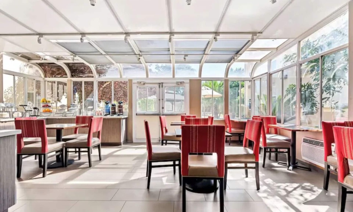 Modesto Hotel | Aurora Inn