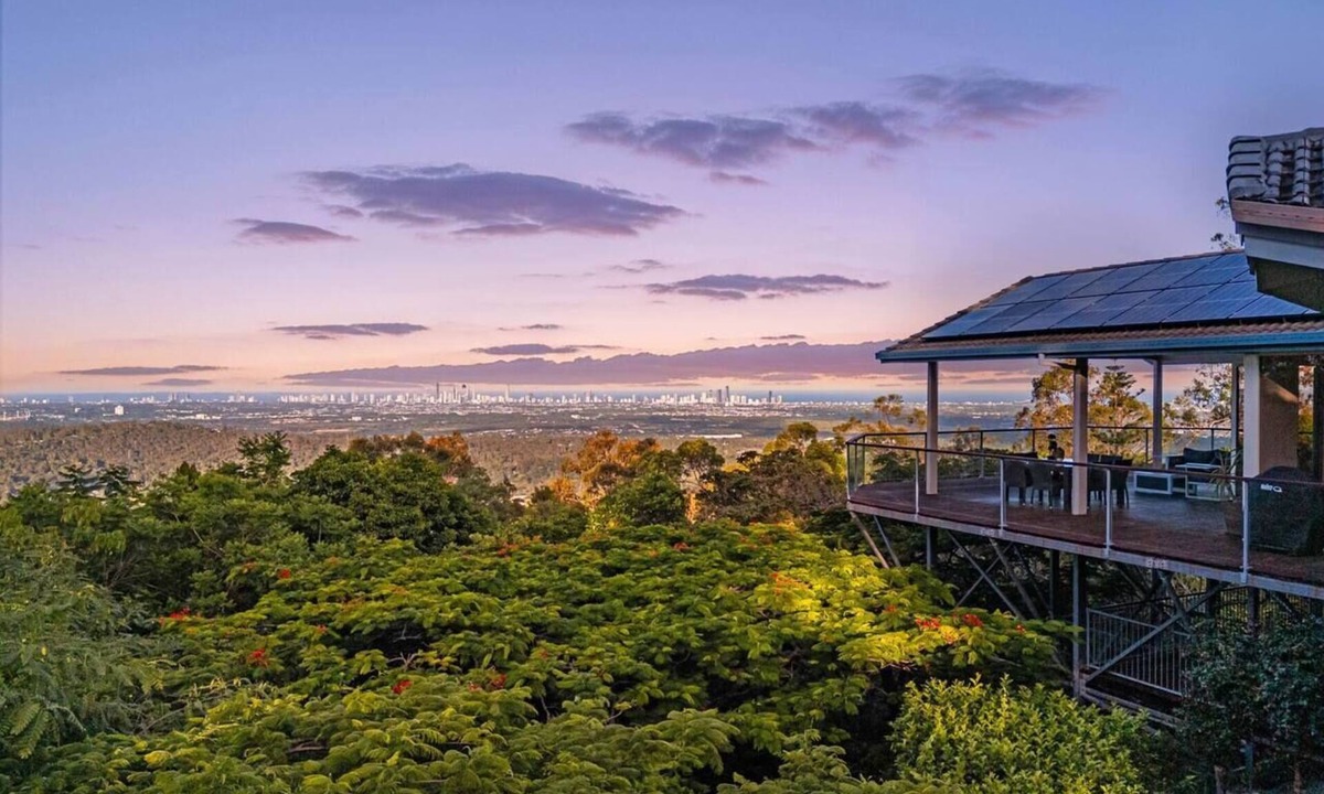 Tallai House | Aurora on Panorama - Panoramic Views - Sleeps 18pp