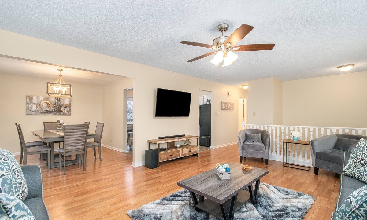 Aurora House | Aurora Rental- Lehnertz