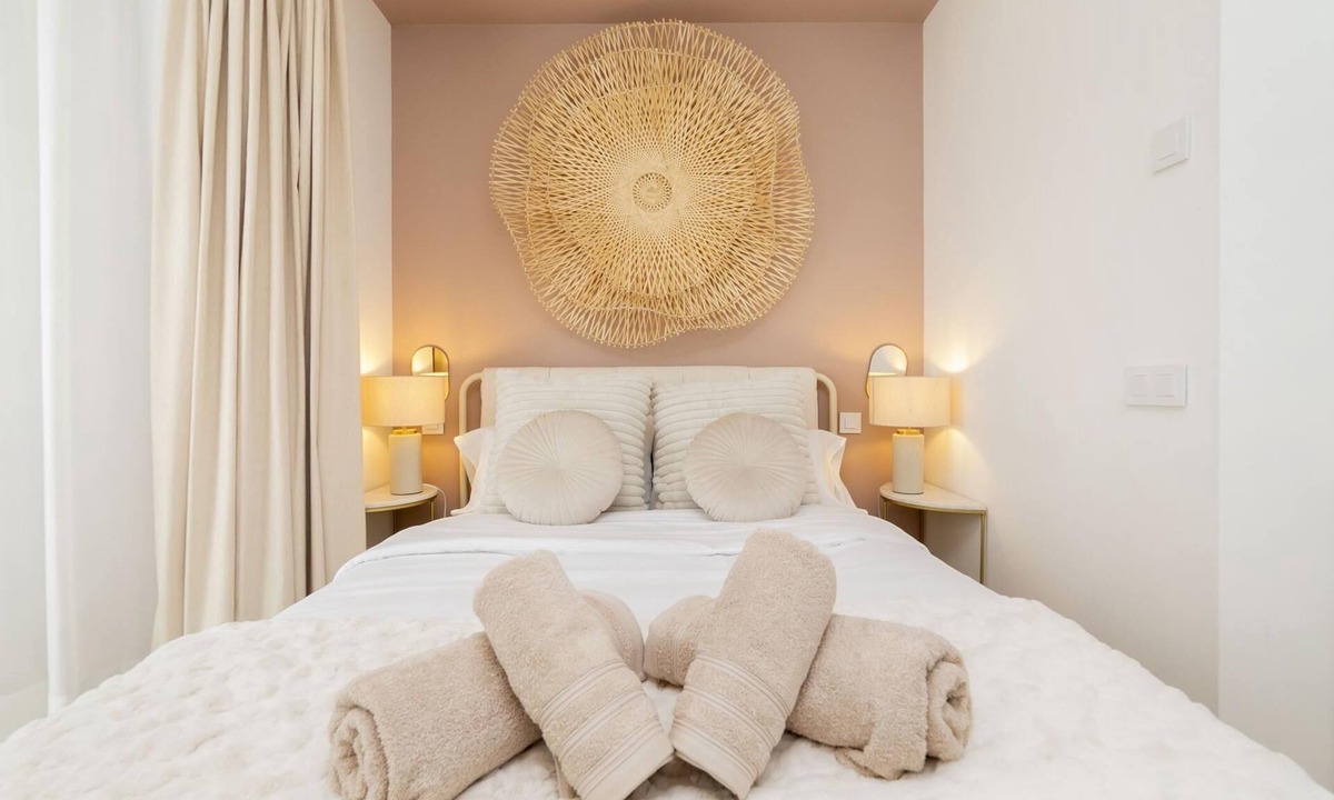 Carabanchel Apartment | Aurora Stays by Charming XIII, Apartment for 2 with free parking