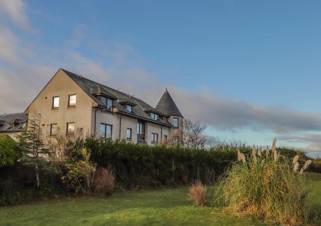 Findhorn House | Aurora View