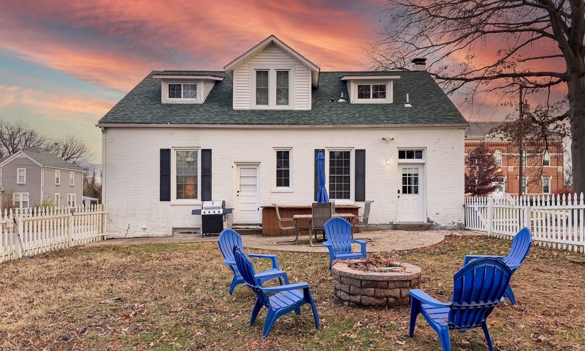 Washington House | Aussie Cottage | Dog-friendly, Fire pit, Fenced yard