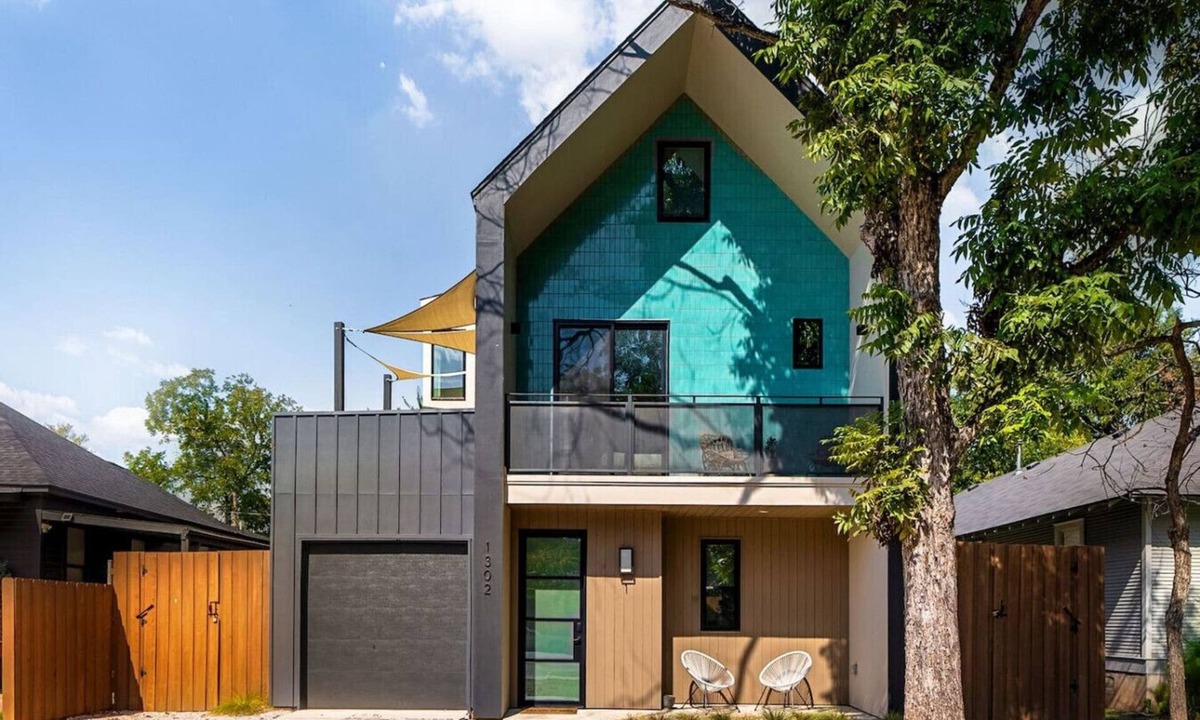 East Cesar Chavez House | Austin Abode | Heated Pool | Sleeps 12 | Rainey St