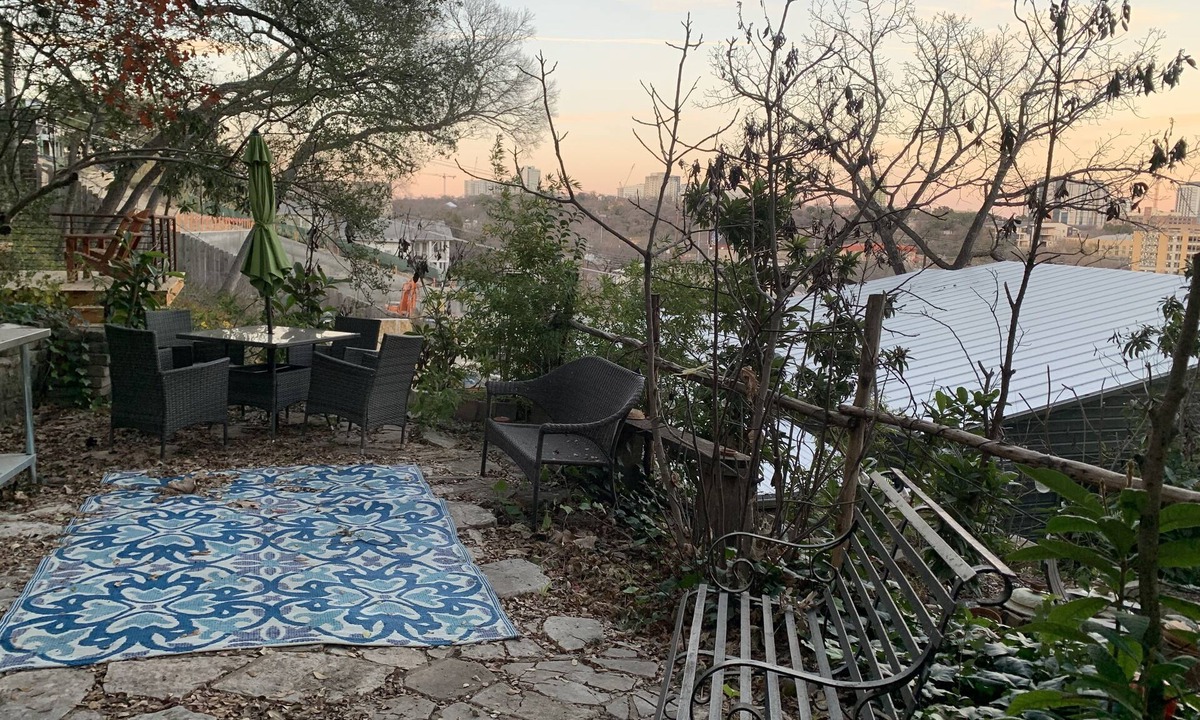 Clarksville Apartment | Austin Base Camp (Monthly)