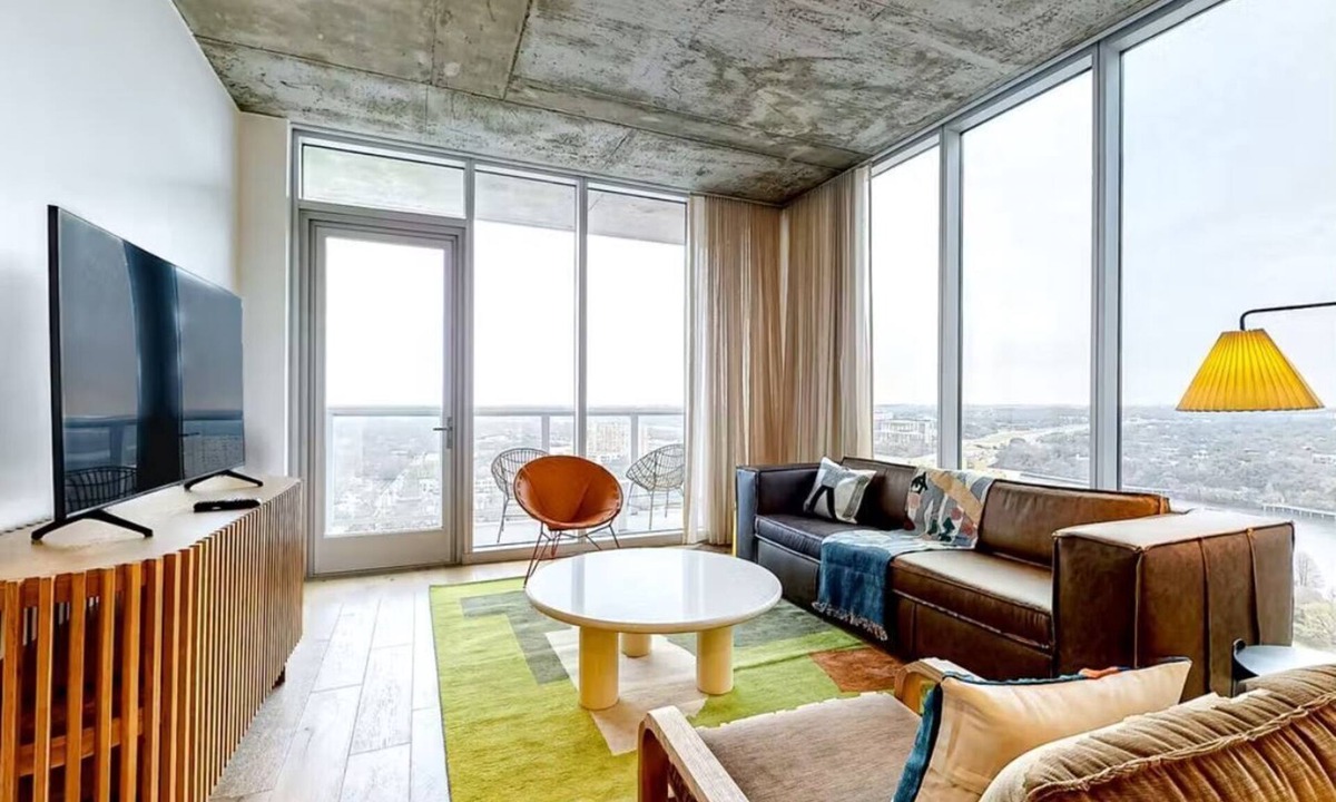 Rainey Street Historic District Condo | Austin Downtown Condo - 1BR Lakeview 23rd-floor