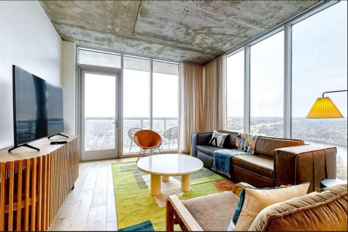 Rainey Street Historic District Apartment | Austin Downtown Condo - 1BR Lakeview 23rd-floor
