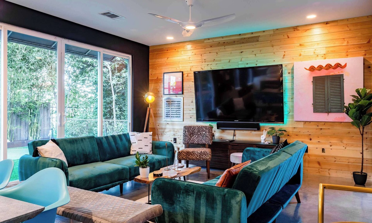 Holly Cottage | Austin Eastside 4BR Getaway With Patio & Mini Golf