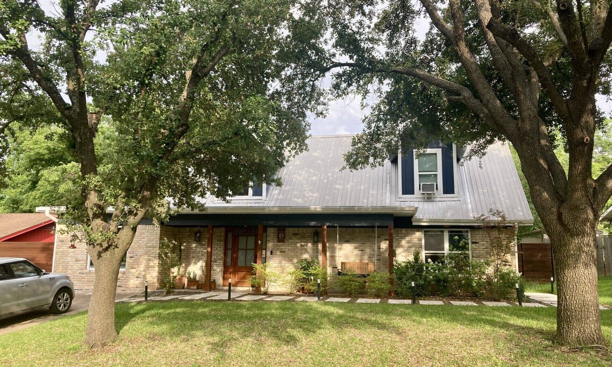 University Hills and Windsor Park Bed & Breakfast | Austin Garden Oasis