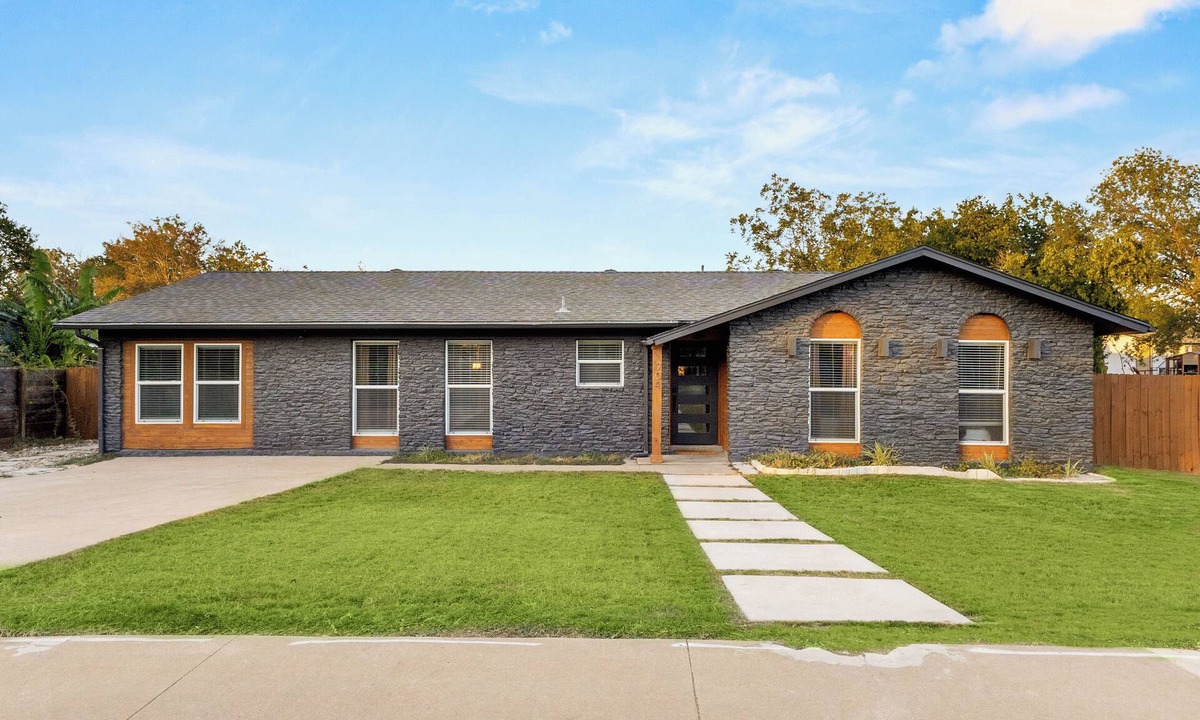 South Manchaca House | Austin Getaway: Heated Pool, Hot Tub, Ping Pong, Fireplace & Private Theater