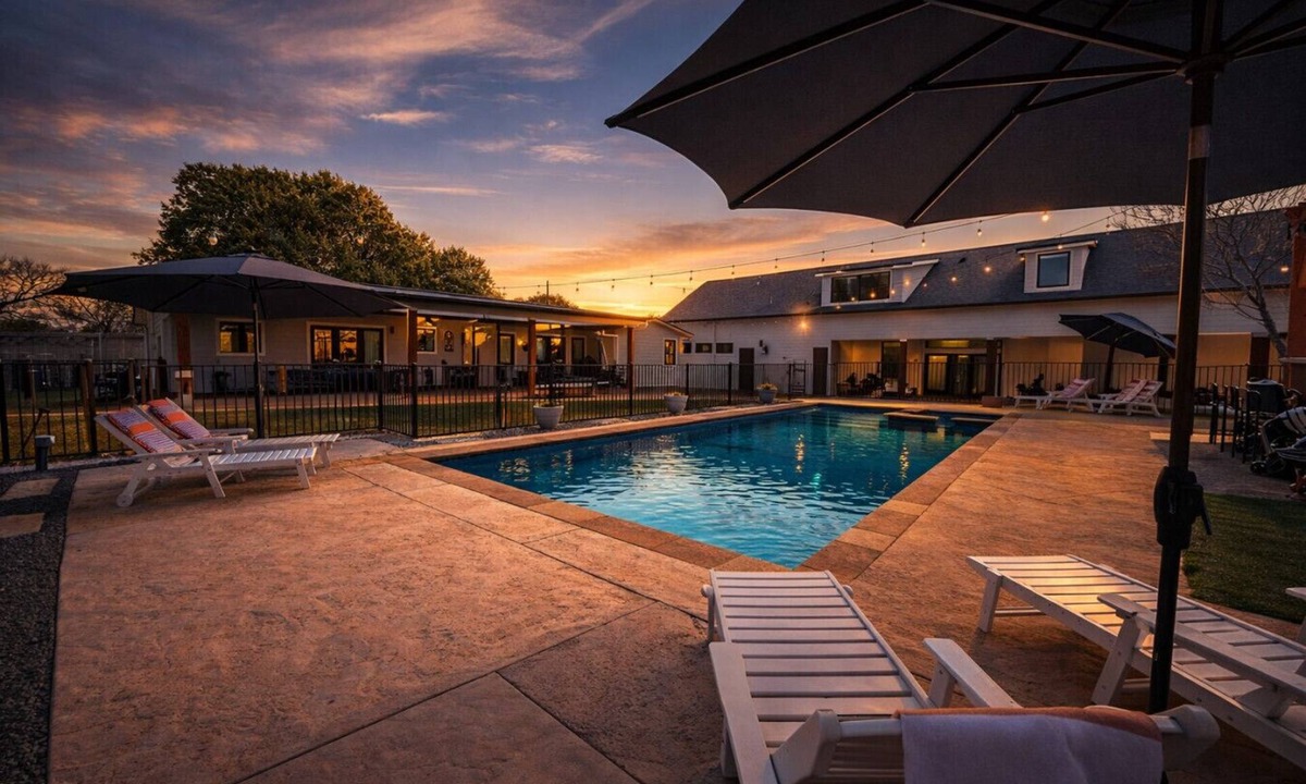 Austin House | Austin Group Retreat, Pool, Pickleball, Sleeps 22