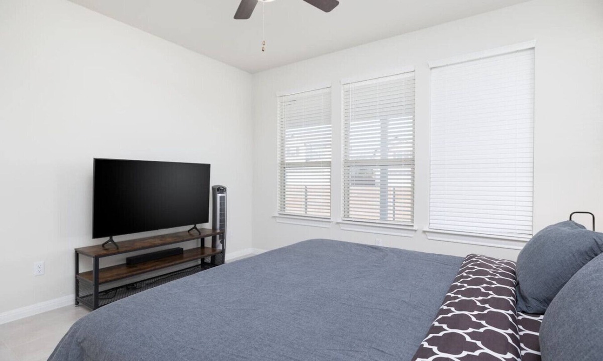 McNeil House | Austin Home · Corporate Spacious Luxury Housing