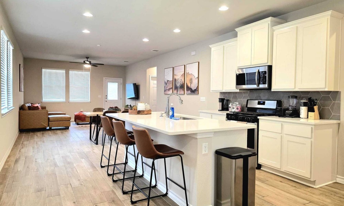 Austin House | Austin House w Pool! by Airport, Tesla, and more!