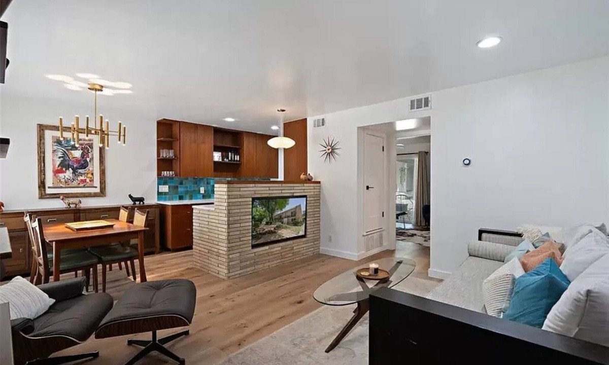 Travis Heights Condo | Austin Modern on Lady Bird Lake, kayak or paddleboard, Fast Google Fiber