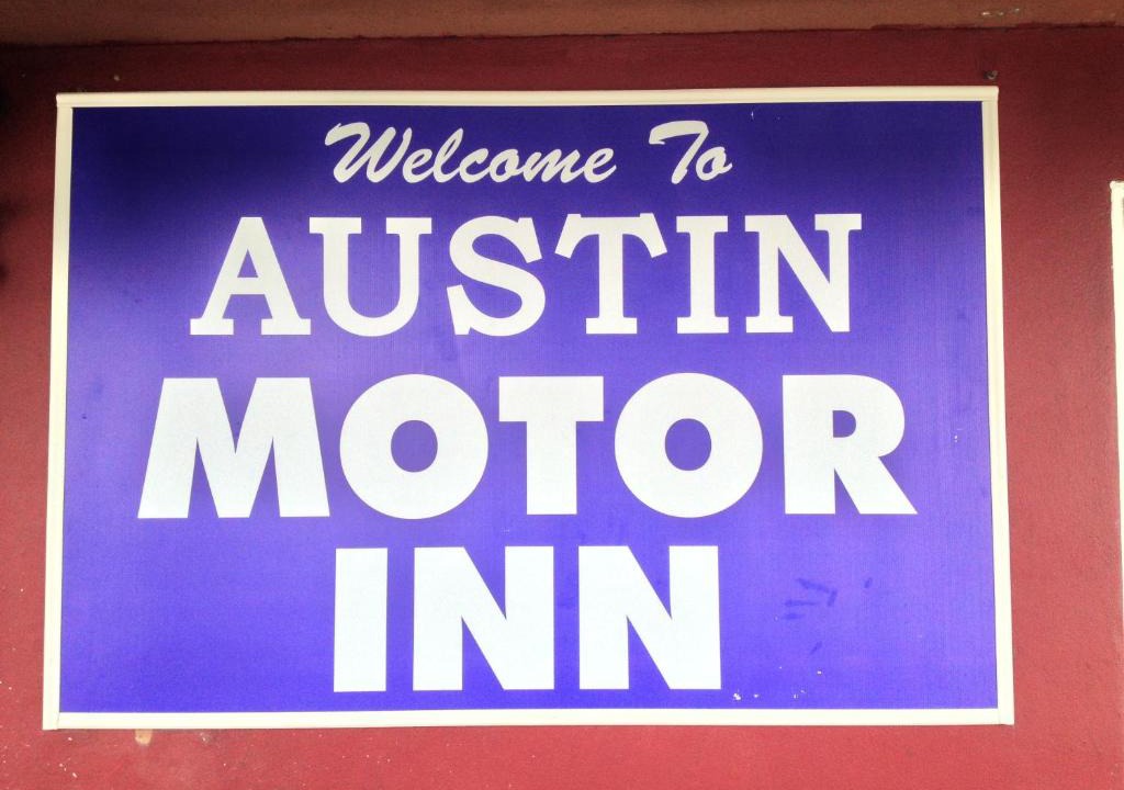 Walnut Forest Hotel | Austin Motor Inn