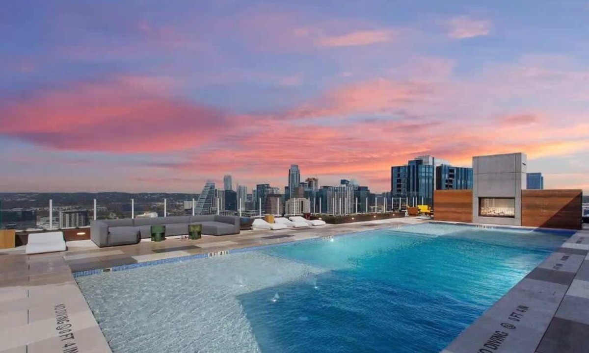 Rainey Street Historic District Condo | Austin Riverside | Rooftop Pool| 2BR by Barclé