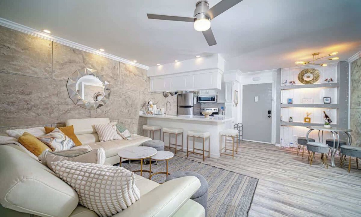 Hancock Condo | Austin's lil Posh Pad