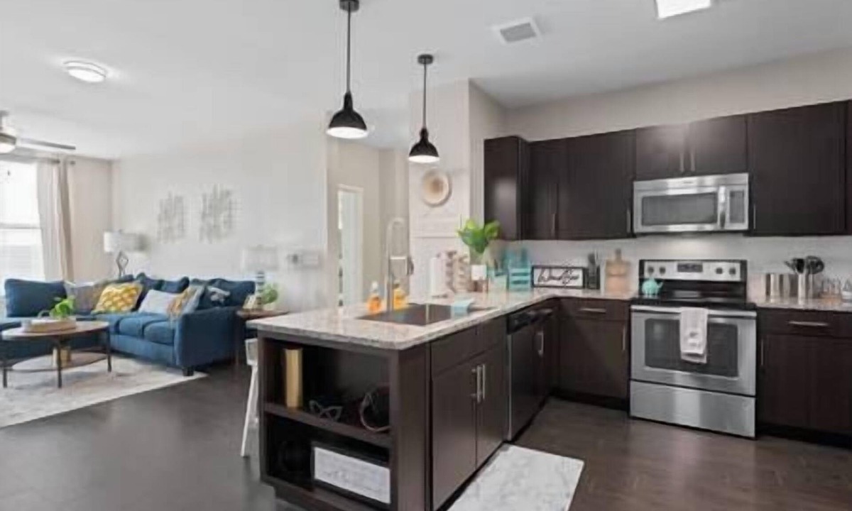 Austin Apartment | Austin's Serene Views w/Large Balcony*Pool