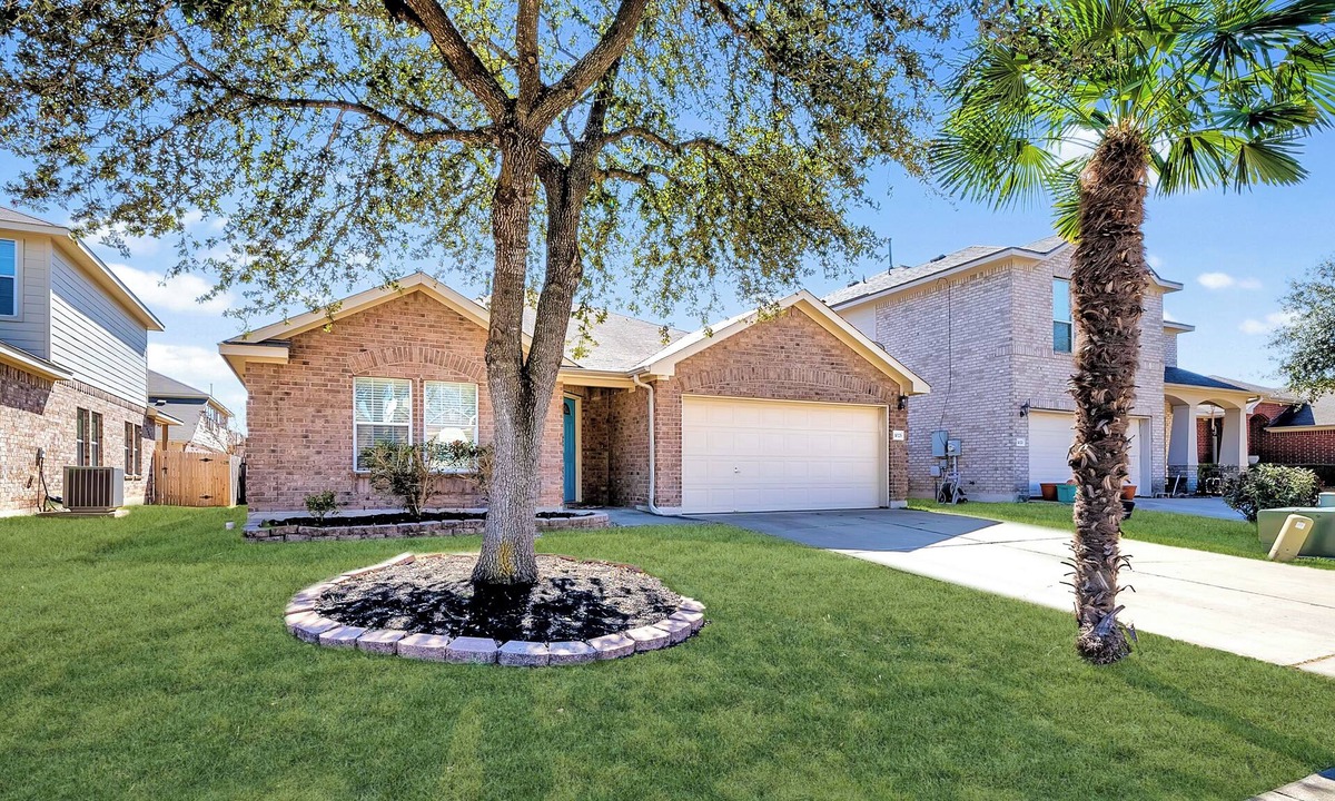 Meadow Lake House | Austin Suburban Bright & Spacious 1-Story Home
