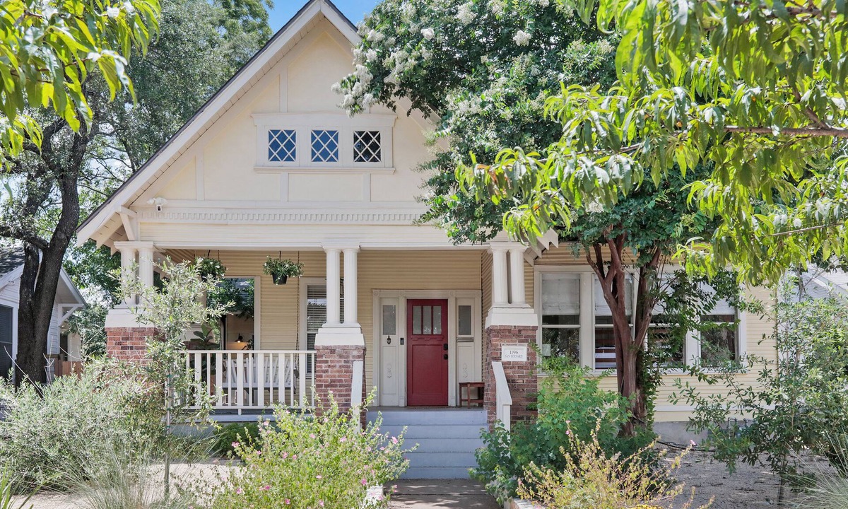 Central East Austin House | Austin Summer Retreat l All King Beds l Private Yard l Centrally Located