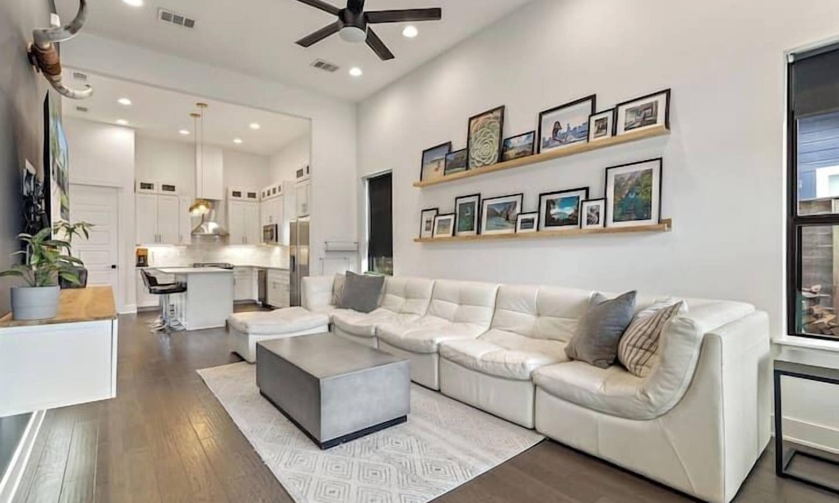 Chestnut House | Austin The Allen – East Austin Home with Private Backyard & Putting Green