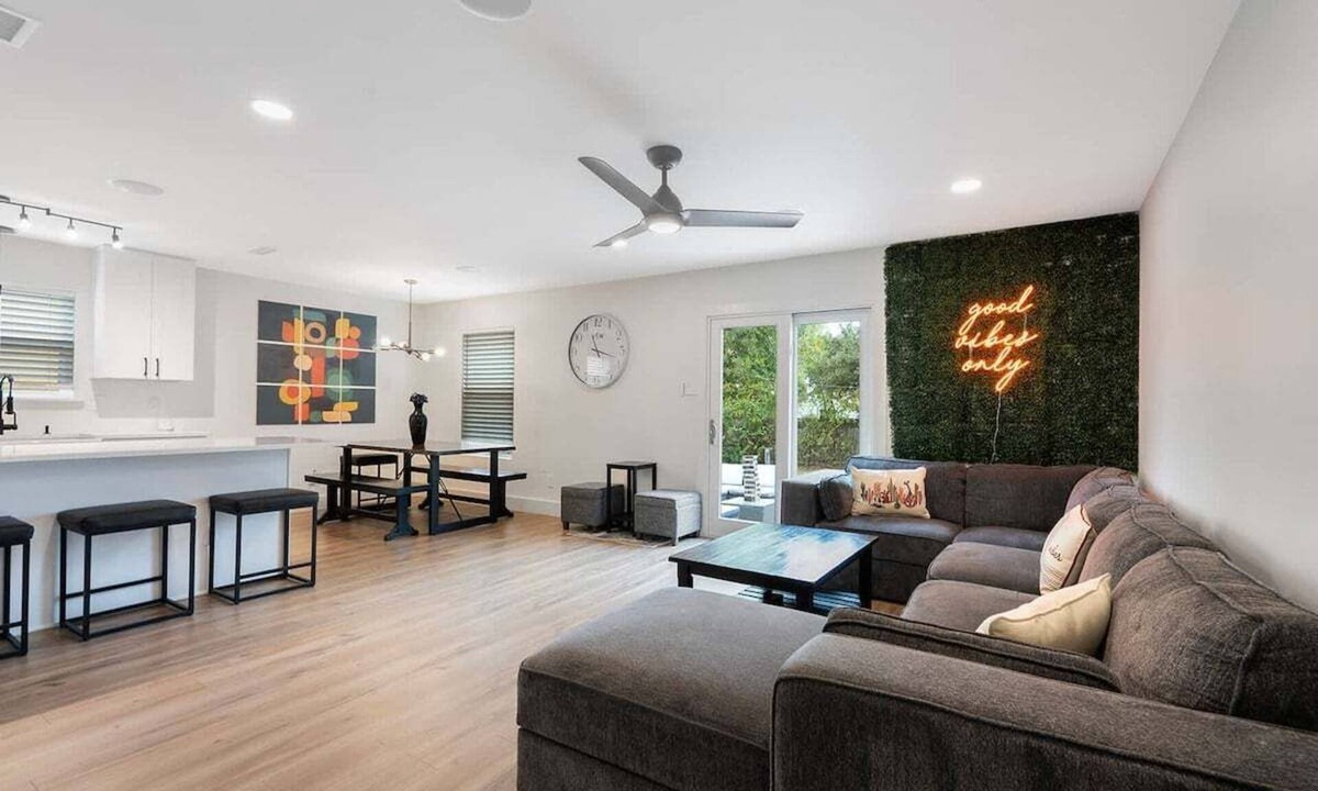 Austin House | 🌿 Austin Tranquil Hideaway by Nature w/Games + Yard | Good Vibes Getaway