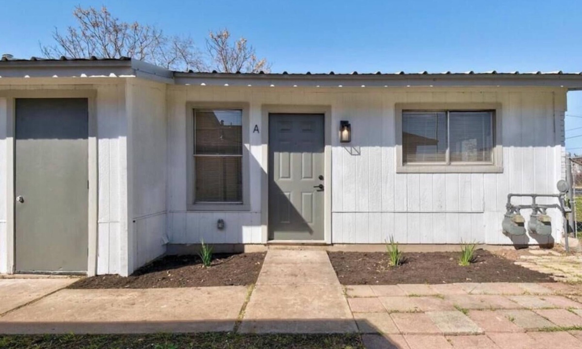 Franklin Park House | Austin Trio: 3bd near Congress, 6th, and Airport!
