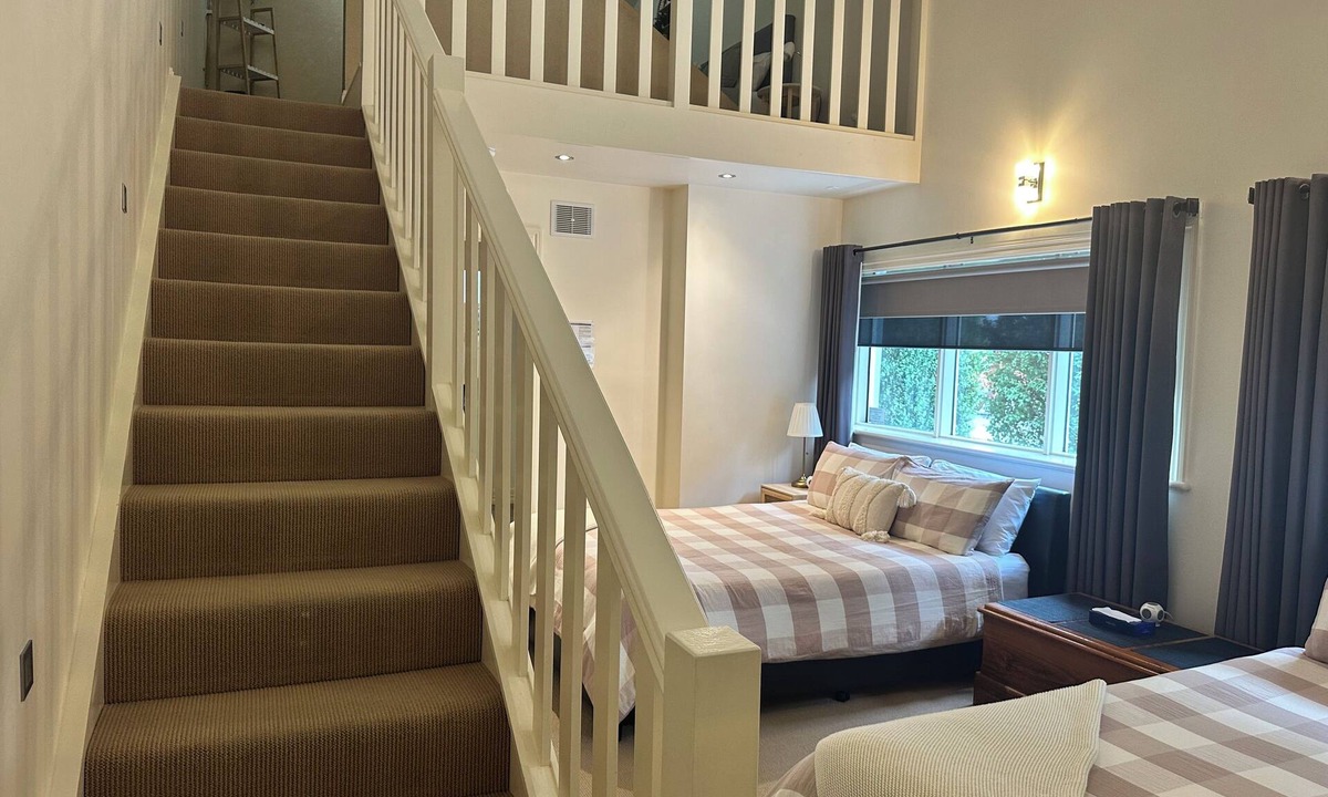 Dennington House | Austral Place 88 via Merri River