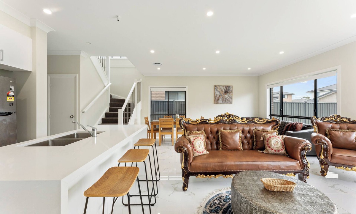 Austral House | Austral Spacious large 5 br home with Central AC