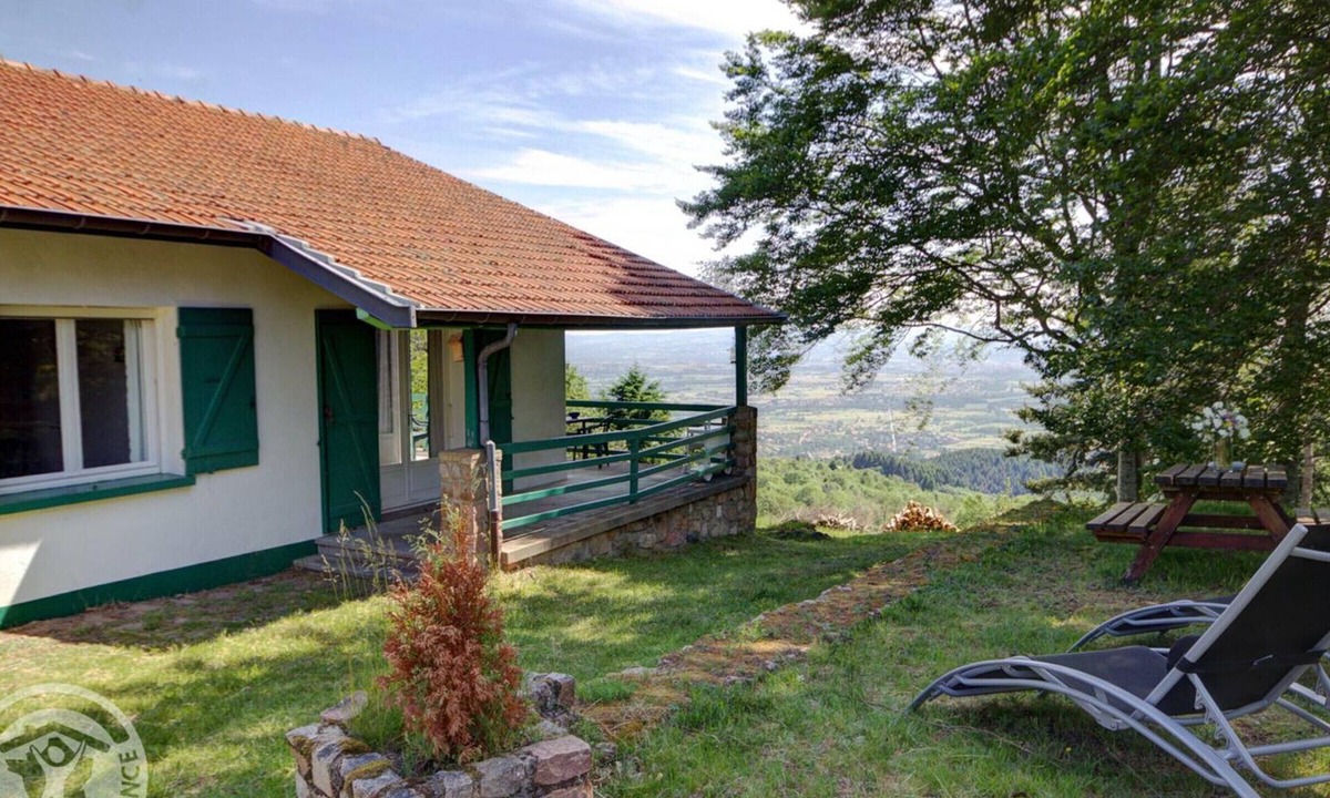 Arcon Cottage | Austrian-style chalet with fireplace and pets allowed